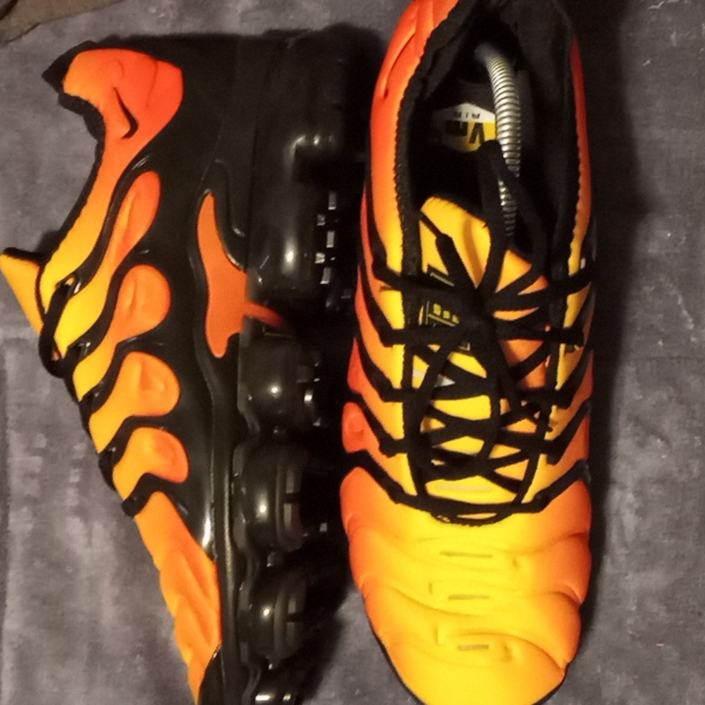 Brand new vapormax